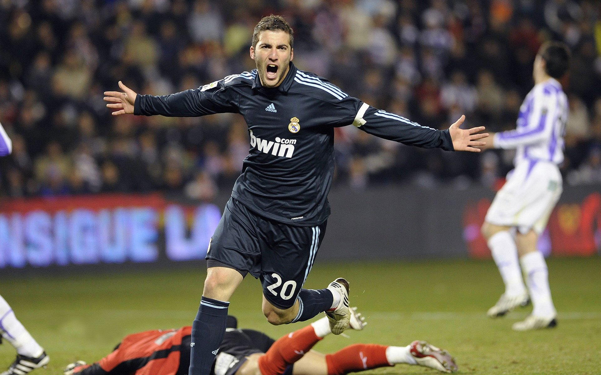 比赛回顾：关键时刻张伟三分稳住局势，逆转走势！，张伟集锦